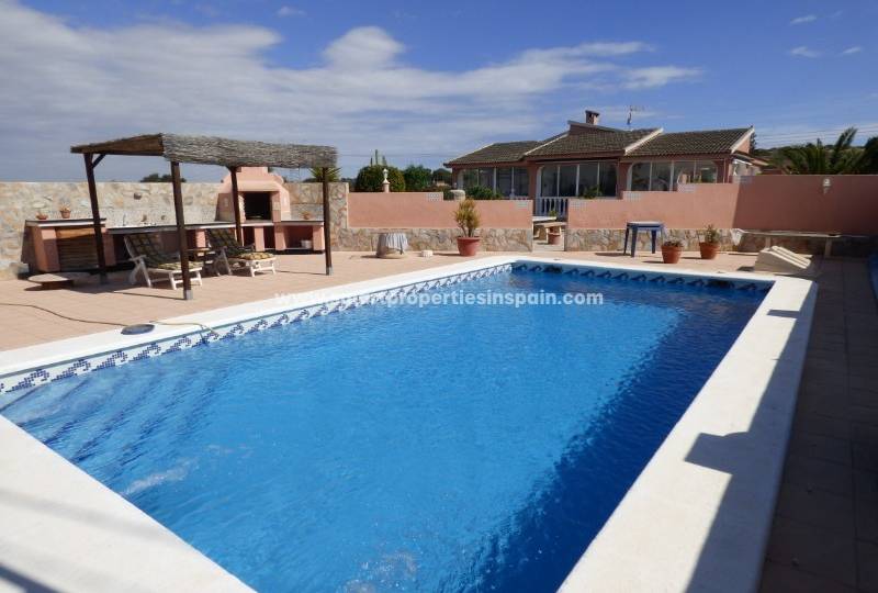 Homes for sale in Elche, a great opportunity to disconnect with nature and relax in a private pool 