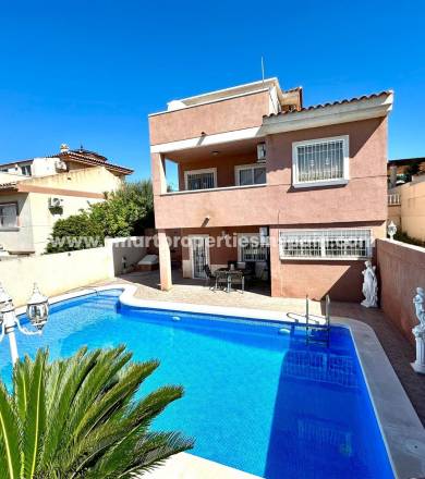 Be amazed by the excellent location of this villa for sale in the La Marina urbanization with a private pool