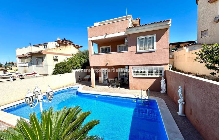 Be amazed by the excellent location of this villa for sale in the La Marina urbanization with a private pool