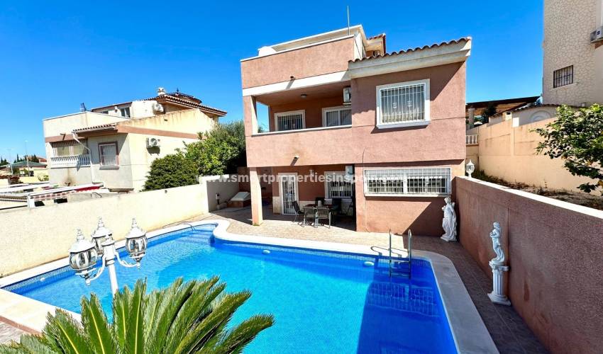 Be amazed by the excellent location of this villa for sale in the La Marina urbanization with a private pool