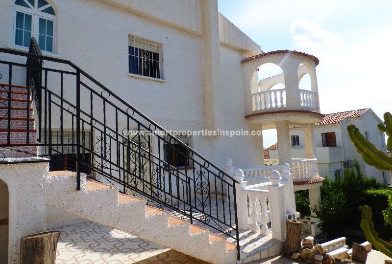 Large family? In this Detached villa for sale in La Marina Urbanization you can gather your friends and relatives