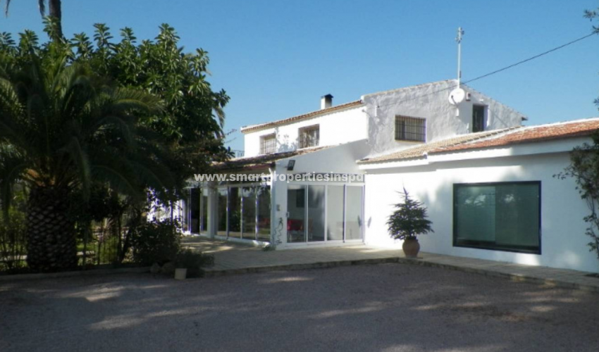 Charming country house for sale in Elche, your private paradise to relax this summer