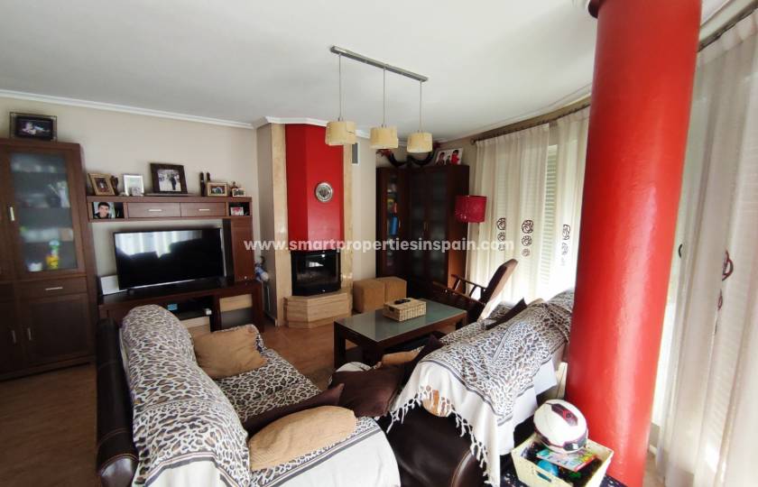 ¿Buscando un lugar tranquilo para vivir en España? Este apartamento en venta en Dolores cumple todas tus expectativas