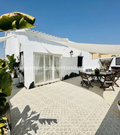 Si buscas un lugar en la Costa Blanca para desconectar, no puedes perderte este chalet de reventa en la urbanización La Marina