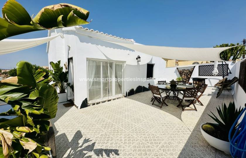 Si vous cherchez un endroit pour vous détendre sur la Costa Blanca, ne manquez pas cette villa d'occasion dans l'urbanisation de La Marina