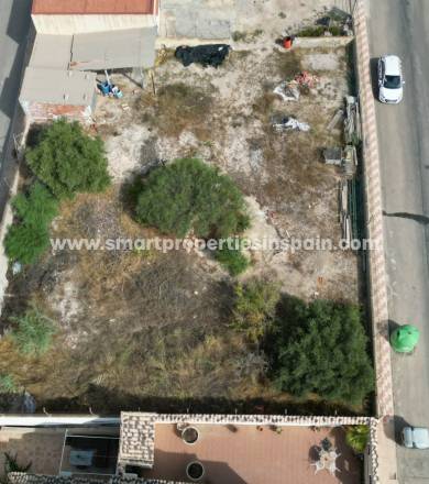 Build your own home on the Costa Blanca? Take a look at this plot for sale in La Marina Urbanization