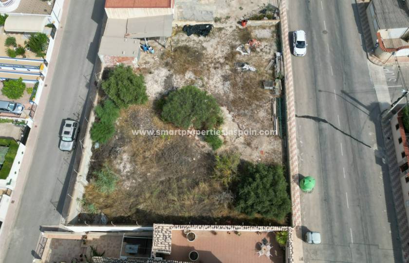 Build your own home on the Costa Blanca? Take a look at this plot for sale in La Marina Urbanization