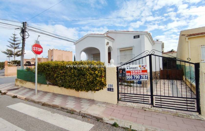 Detached villas for sale in La Marina Urbanization 