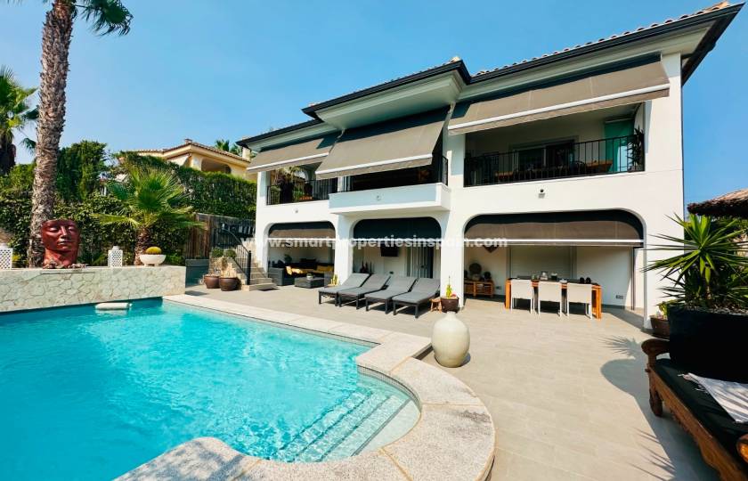 Detached villa for sale in the La Marina urbanisation