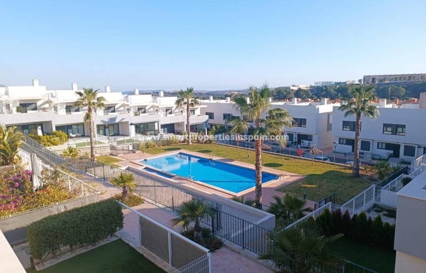 Your ideal home on the Costa Blanca can be found in this townhouse for sale in Monforte del Cid