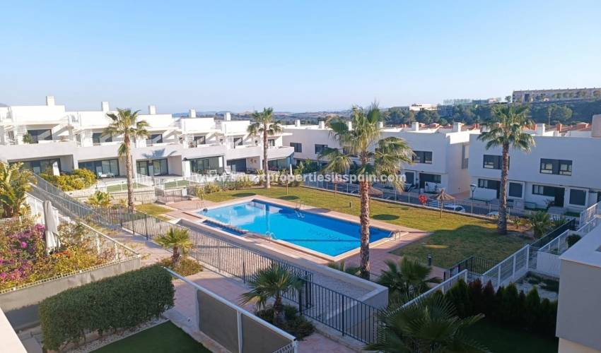 Your ideal home on the Costa Blanca can be found in this townhouse for sale in Monforte del Cid