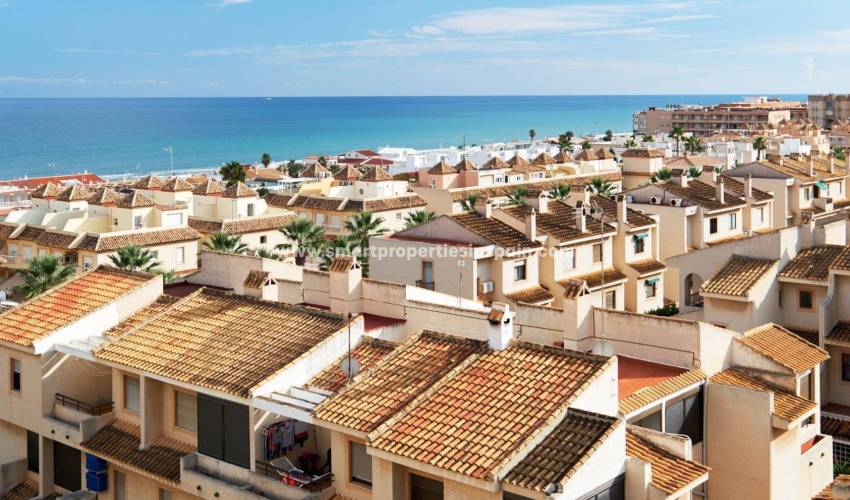 Quelles sont les plages les plus proches de votre nouvelle maison dans l’urbanisation La Marina ?