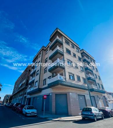 Investitionsmöglichkeit in der Nähe des Meeres und im Herzen der Natur zu leben! Entdecken Sie diese Wohnung zum Verkauf in La Marina Village