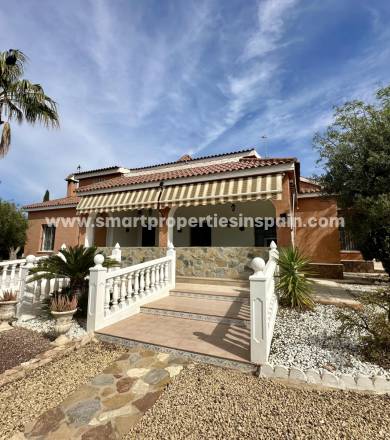 In this country house for sale in Elche you will find the paradise you have always wanted