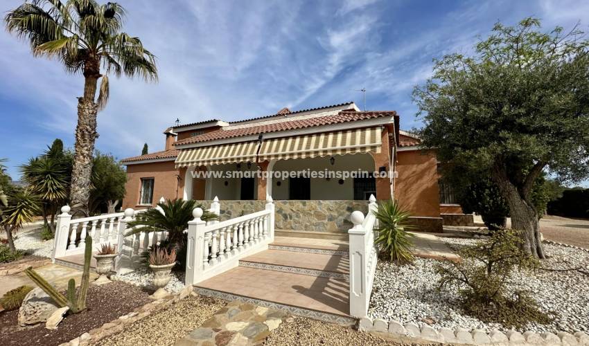 In this country house for sale in Elche you will find the paradise you have always wanted
