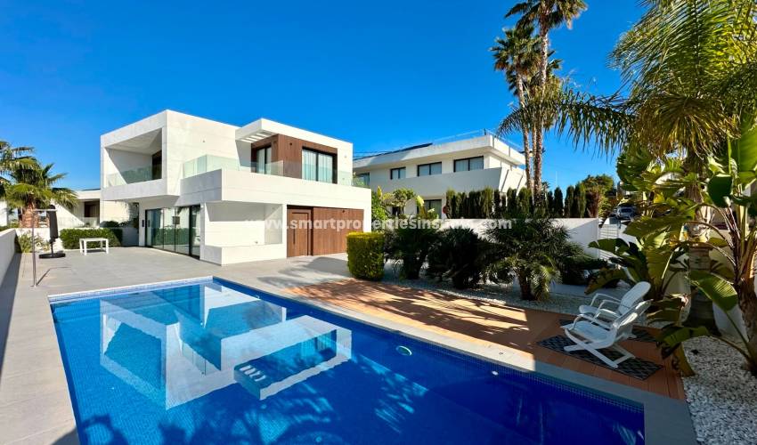 Do you like modern design? Our villas for sale in the La Marina Urbanization will surprise you
