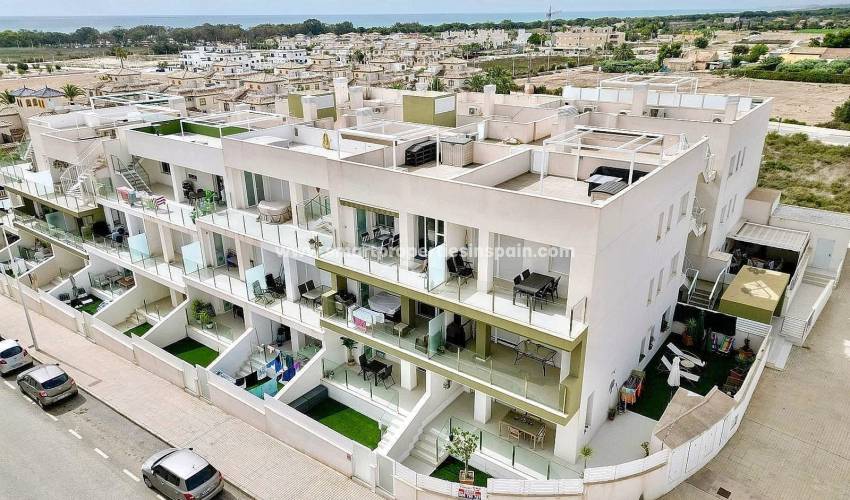 Offre immobilière ! Vivez au bord de la mer dans ce bel appartement à vendre à El Pinet à prix réduit