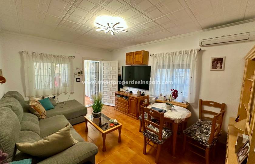 Whats it like to live in this detached villa for sale in the La Marina Urbanisation? Whats it like to live in this detached villa for sale in the La Marina Urbanisation?