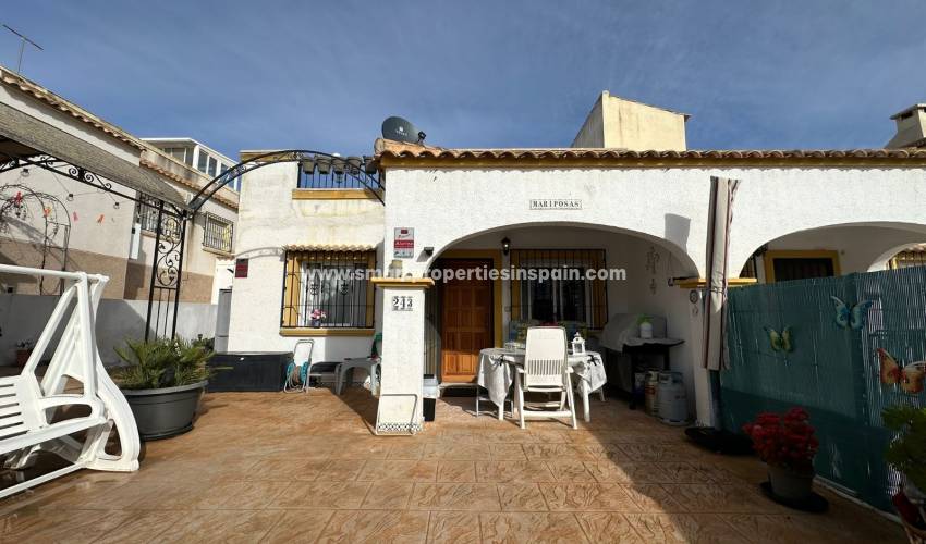 Profitez du soleil et du calme dans ce chalet à vendre dans l’urbanisation La Marina