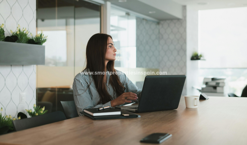 Teletrabajar + comprar una casa en la Costa Blanca: La ecuación que funciona