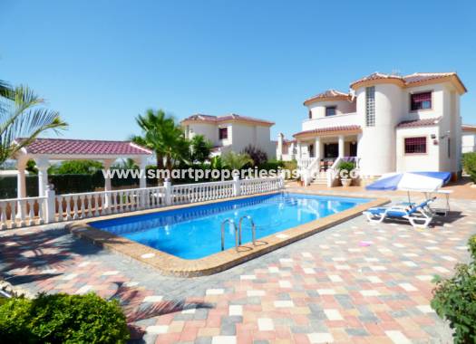 Reventa - Chalet Independiente - La Marina - Urbanización La Marina