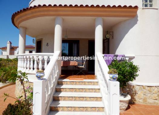 Reventa - Chalet Independiente - La Marina - Urbanización La Marina