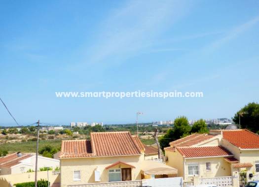 Wiederverkauf - Freistehendes Haus - La Marina - Urbanización La Marina