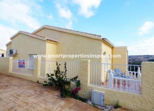 Reventa - Chalet Independiente - La Marina - Urbanización La Marina