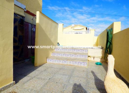 Reventa - Chalet Independiente - La Marina - Urbanización La Marina