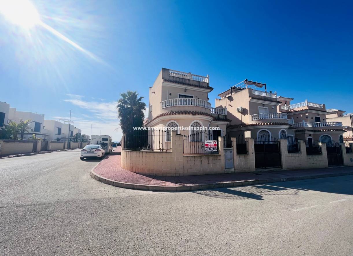 Resale » Detached Villa » La Marina
