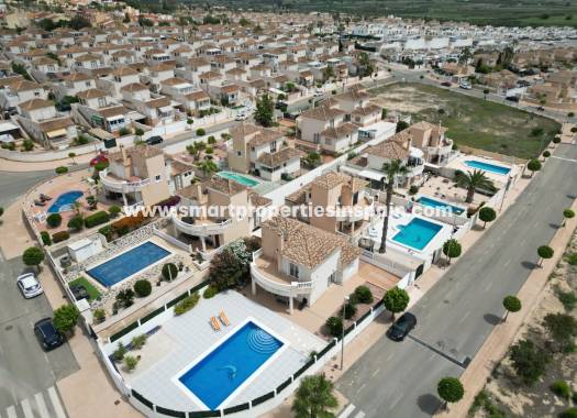 Reventa - Chalet Independiente - La Marina - Urbanización La Marina