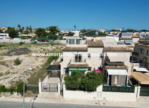 Verkauf - Semi Detached Villa - La Marina - Urbanizacion la marina
