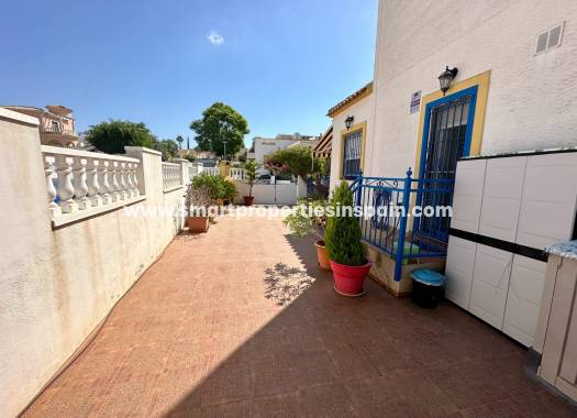 Wiederverkauf - Quad Villa - La Marina - Urbanización La Marina