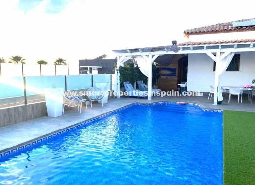 Wiederverkauf - Freistehendes Haus - La Marina - Urbanización La Marina