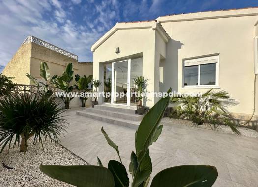 Wederverkoop - Detached Villa - La Marina - Urbanización La Marina