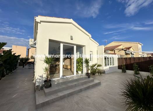 Wederverkoop - Detached Villa - La Marina - Urbanización La Marina