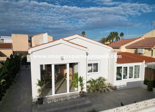 Wederverkoop - Detached Villa - La Marina - Urbanización La Marina