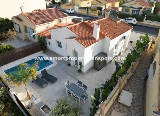 Wederverkoop - Detached Villa - La Marina - Urbanización La Marina