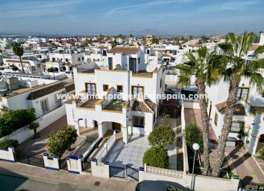 Wederverkoop - Quad Villa - La Marina - Urbanización La Marina