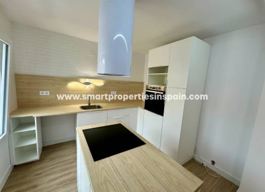 Reventa - Vivienda Semi Adosada - La Marina - Urbanización La Marina