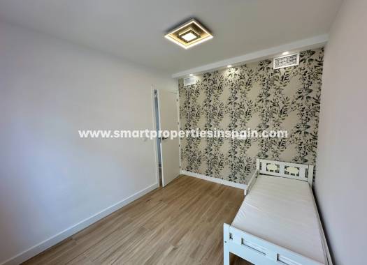 Reventa - Vivienda Semi Adosada - La Marina - Urbanización La Marina
