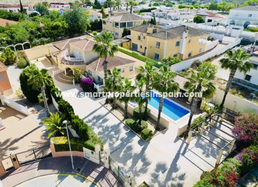 Reventa - Chalet Independiente - La Marina - Urbanización La Marina