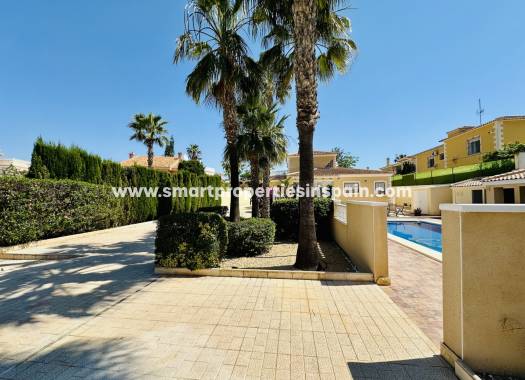 Reventa - Chalet Independiente - La Marina - Urbanización La Marina