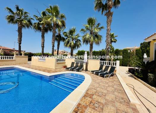 Reventa - Chalet Independiente - La Marina - Urbanización La Marina