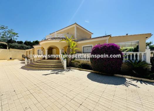 Reventa - Chalet Independiente - La Marina - Urbanización La Marina