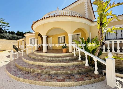 Reventa - Chalet Independiente - La Marina - Urbanización La Marina