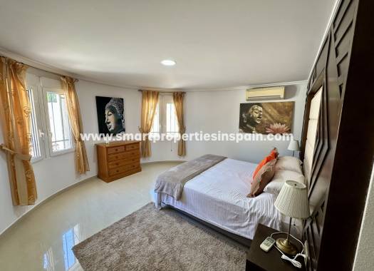 Reventa - Chalet Independiente - La Marina - Urbanización La Marina
