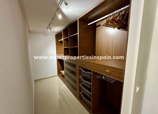 Reventa - Chalet Independiente - La Marina - Urbanización La Marina