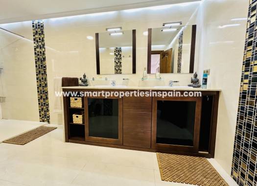 Reventa - Chalet Independiente - La Marina - Urbanización La Marina