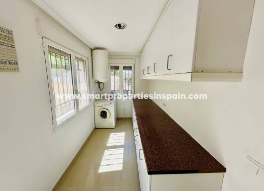 Reventa - Chalet Independiente - La Marina - Urbanización La Marina